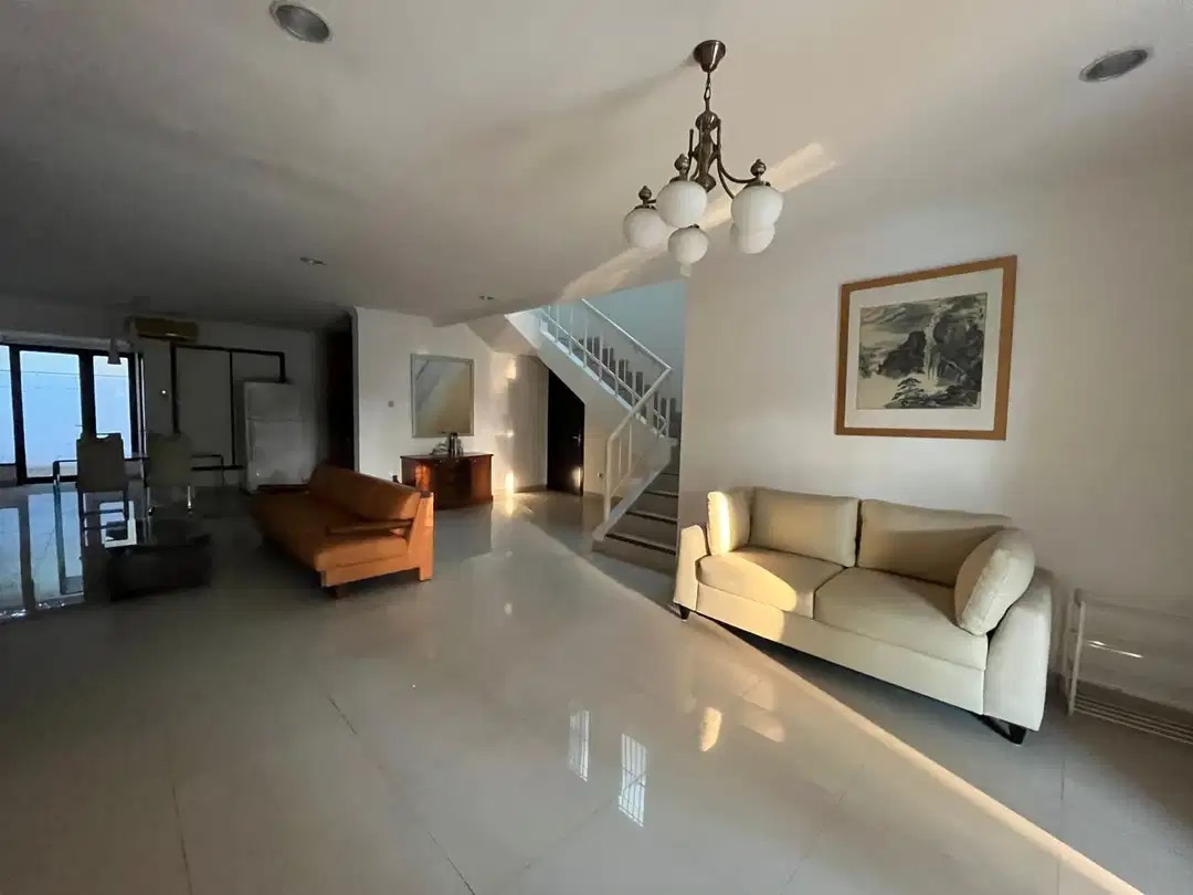 Rumah Disewakan di Cluster Taman Beverly Lippo Cikarang